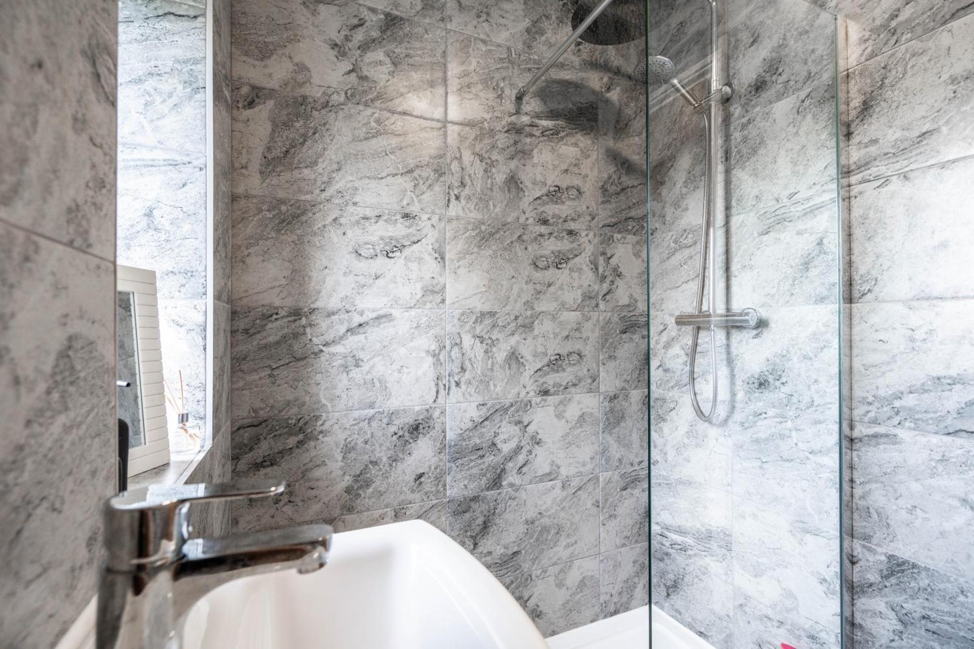Shawe House - 10 Minute Mcr Airport - Free Parking Villa Wythenshawe Szoba fotó